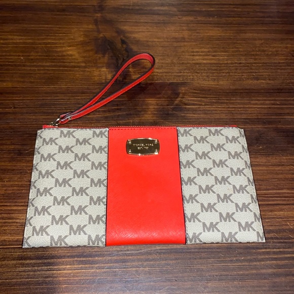 MICHAEL Michael Kors Handbags - MICHAEL KORS Women's Center Stripe MK Signature LG Zip CLUTCH Wrist-let Wallet